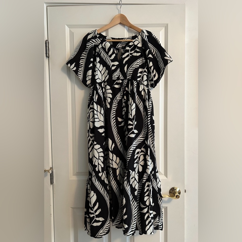 ❤️ Gigio Black and White Leaf Print Summer Dress